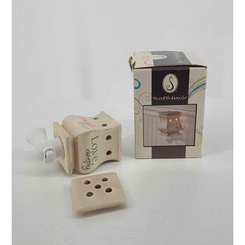Scentsational Warmer Ceramic Night Light LIVE LAUGH LOVE LEARN